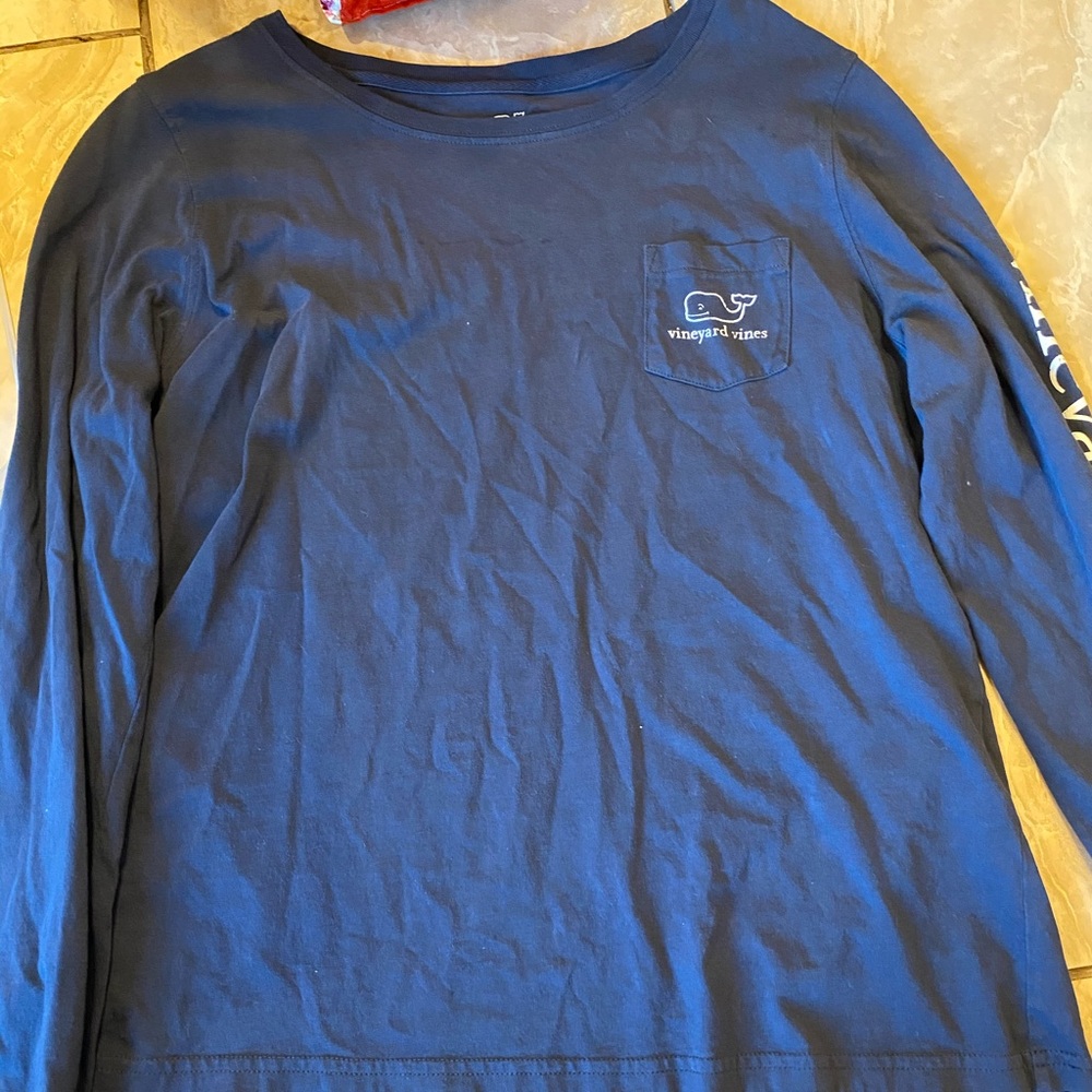 Women’s navy blue and white vineyard vines shirt